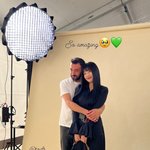 레드벨벳 조이, 이탈리아서 패션관계자와 깜짝 <b>허그</b>~크러쉬 질투하겠네