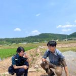 조이, 크러쉬 질투할 듯…훈훈한 남배우와 <b>웃음</b> 안 멈춰