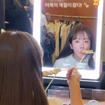 메이크업 중 소탈한 '먹방'…"<b>어묵</b>의 계절이 왔다!" [해시태그]