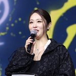 [포토S] 신아영, '과감하게 파인 네크 라인'