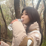 하지원, <b>등산</b> 중에도 미모 발산…48세 안 믿겨[SNS는 지금]