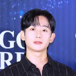 [댓글부탁해] [현장포토] "두근두근, 설렘"...<b>정해인</b>, 조각의...