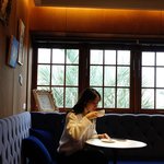 “초코 향 가득한 <b>쉼표</b>”…주시은, 고요한 오후→감성 카페 순간