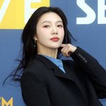 크러쉬 레드<b>벨벳</b> 조이, '활동중단' 후 첫 입장…팬들에게 한 말은