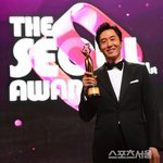 [어케생각해] 10월 30일 김주혁 8주기…‘구탱이형’의 미소가...