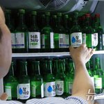 [어케생각해] [단독] 소주, 국민술 <b>아성</b> 무너졌다…맥주가 세수 1위...