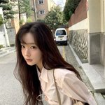 “미묘한 시선 아래 걷는다”…최윤지, 가을 오후→청초함의 <b>정수</b>