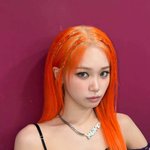 ' 르세라핌 김채원, 가운데 '텅 빈' <b>착시</b> 헤어스타일 시선 강탈