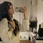 “고요한 실내 속 <b>사색</b>의 표정”…최윤지, 가을 오후→따스한 셀카...