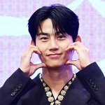 옥택연, 비연예인 여친과 내년 결혼...“<b>서로</b>의 인생 함께하기로”