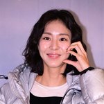 유이, 볼하트 미소[포토엔<b>HD</b>]