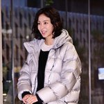 유이, 구스다운에 구리빛 다리[포토엔<b>HD</b>]