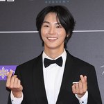 윤시윤 ‘멋진 하트’ [<b>MK</b>포토]