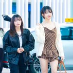 [사진]<b>QWER</b> 시연-히나,'사랑스럽게 사뿐사뿐'