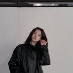 “차분한 어둠이 스며든 순간”…신시아, 가을 밤빛→카리스마 <b>무드</b>...