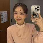 방민아, 결혼 앞두고 <b>무대</b> 위 완벽 변신…첫 공연서 사랑스러운 매력...