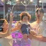 심형탁<b>사야</b> 子 하루, 인형뽑기 기계 속 포착..진짜 인형인 줄