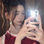 '긴가민가요' <b>시절</b> 소환한 양갈래…레드 유니폼 <b>속</b> 살아난 인형 비주얼