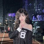 '이게 운동복?' 프나 송하영, 어깨라인 드러난 스포티룩에 청순+섹시...