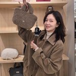 [스타 <b>sns</b>] 백진희 가방 들고 찰칵