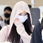 트와이스 <b>쯔위</b> ‘마스크 속 보이는 예쁨’[포토엔HD]