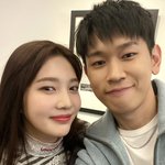 크러쉬, ‘공개 연인’ 레드<b>벨벳</b> 조이 여동생 결혼식 참석…축가까지