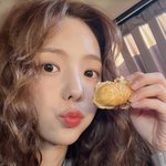 [드루와] <b>채수빈</b>, 머리 뽀글뽀글 볶고 나타났다 ‘러블리’ 소녀美...