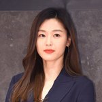 [단독] 전지현, 이병헌과 부부 <b>케미</b> 못 본다..스케줄 탓 '코리언즈'...