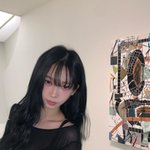  <b>미술</b>관서 일상 공개… 감각적인 미모+여유로운 모습 [해시태그]