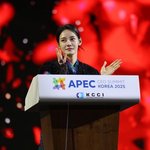 '42세' 안현모, 이혼 2년 만에 벅찬 소식 알렸다…지춘희 디자이너...