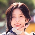 [T포토] 아이들 <b>미연</b> '아궁빵으로 애교'