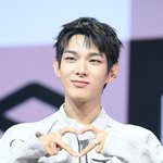 아홉 스티븐 '하트 선물'[엑's <b>HD</b>포토]