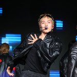 [포토] 82메이저 <b>조성일</b>, '트로피' 무대로 고개가 절로 들썩