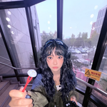 홍은채, 계단서 블루베리 먹방?...'요즘 <b>MZ</b>감성' 제대로 저격