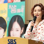 [모두드루와] 박경림, 제<b>발회</b> 패션은 '키스 블라우스'