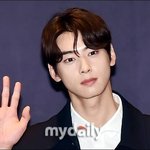 '군 복무' 차은우에게 전화 걸어봤더니…"잘 지냈어? 보고싶다"...