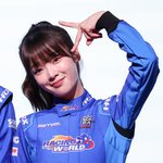 [TD영상] 윤보미- 오마이걸 <b>승희</b>, '레이싱 매니저로 변신한 걸그룹'...