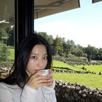 프로미스나인 이새롬, 가을 감성 담은 <b>데일리</b>룩...18년 지기 친구들과...