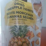 <b>동생</b>이 가지고 온 건파인애플 먹고있다