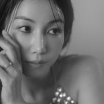 김옥빈, 웨딩 사진도 남달랐다…<b>다이아반지</b> 착용, 분위기 여전하네...