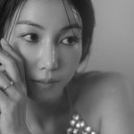 김옥빈, <b>반지</b> 끼고 웨딩화보 공개..16일 비연예인과 결혼