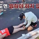 극한 통증에 드러누워, 이영표 긴급 응급<b>처치</b> “너무 아파” (뛰산)