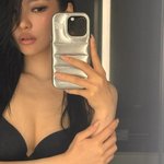 ' 닝닝, 속옷에 퍼 하나 걸친 채…은근한 <b>볼륨</b>감에 시선 싹쓸이