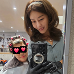 대박난’ 이지현, 母 머리 직접 해주는 효녀 “엄마한테 첫 <b>개시</b>”