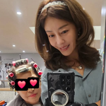 ‘새출발’ 쥬얼리 이지현, 母 헤어 시술도 직접 척척 [<b>IS</b>하이컷]
