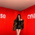 <b>선미</b>, 전신 레드 타이즈→극세사 각선미까지 '오싹한 섹시' [해시태그]