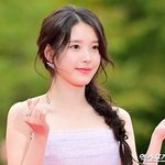 아이유, 수능 응원 나섰다…"시험 치는 그날 하루, 인생의 전부...