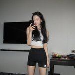 문가영, 흰 <b>크롭티</b>+레깅스로 완성한 명품 몸매 ‘눈길’[SCin스타]