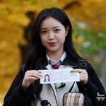 수험표 들고 포즈 취하는 <b>캔디</b>샵 수이