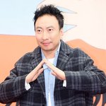  비행기 아이 '<b>울음</b>'에 일침..."짜증 나지만 상황 봐라"...